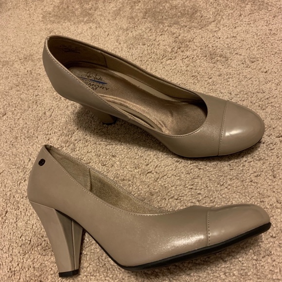 stride rite pumps